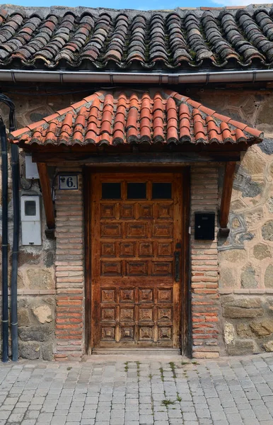 Antigua Puerta Madera Con Adornos Casa Abandonada —  Fotos de Stock