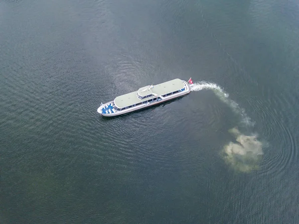 Vue Aérienne Ferry Passagers Naviguant Sur Lac Suisse — Photo