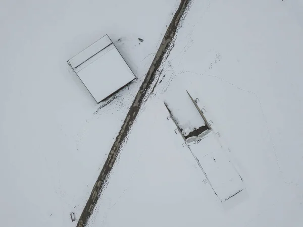 Luftaufnahme Der Strasse Durch Winterliche Landschaft Mit Schneedecke Der Schweiz — Stockfoto