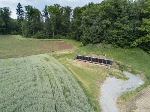 上記からスイスの森林やオープンエリアの空中ビュー 穏やかな田園地帯 — ストック写真