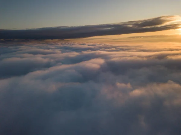 Uitzicht Boven Wolken Tijdens Zonsopgang Dramatische Kijk Lucht — Gratis stockfoto