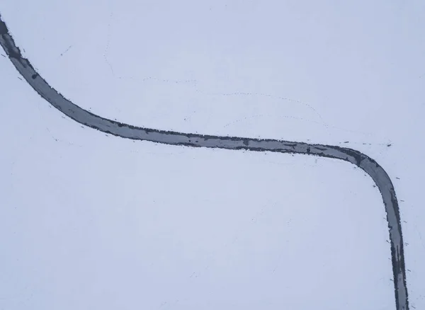 Karla Kaplı Arazide Yolun Havadan Görünüşü — Stok fotoğraf