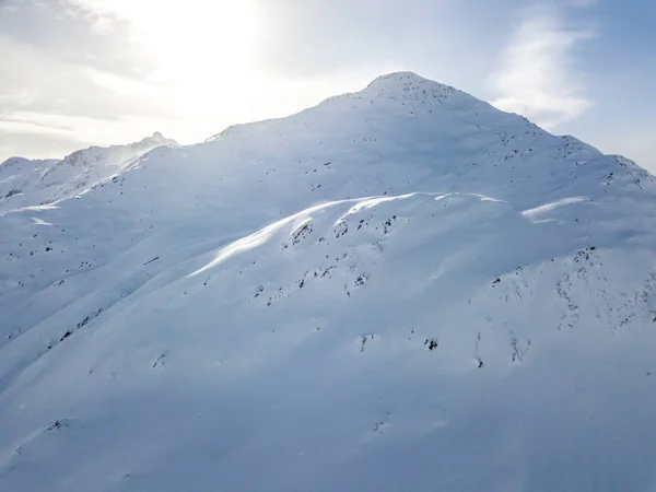 Luchtfoto Van Besneeuwd Terrein Berggebied Bergen — Stockfoto