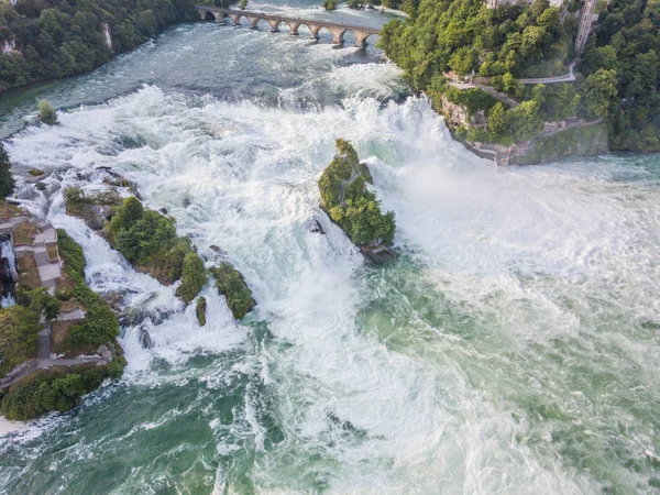 Pemandangan Udara Bebatuan Dalam Air Terjun Rhine — Stok Foto