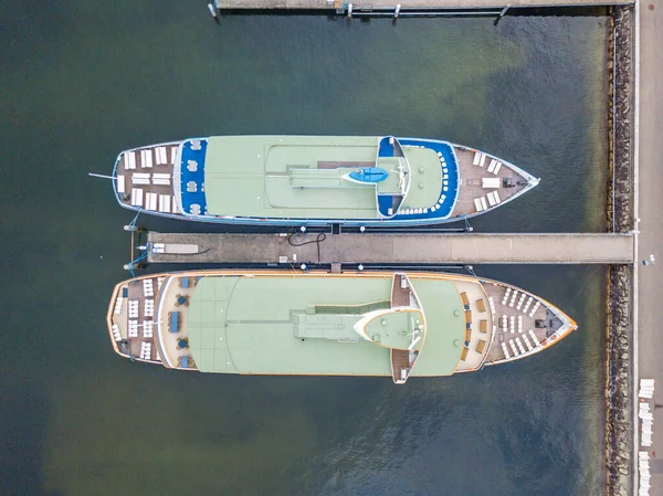 Flygfoto Över Passagerarfärjan Hamn Fartyg Vid Landning — Stockfoto