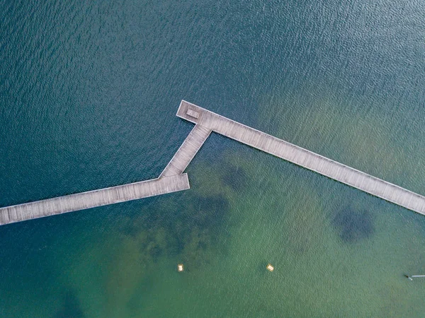 Luftaufnahme Der Fußgängerbrücke Über Den See Schmale Holzbrücke — Stockfoto