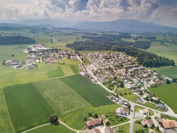Vista Aérea Del Pueblo Rural Suiza Con Edificios — Foto de Stock