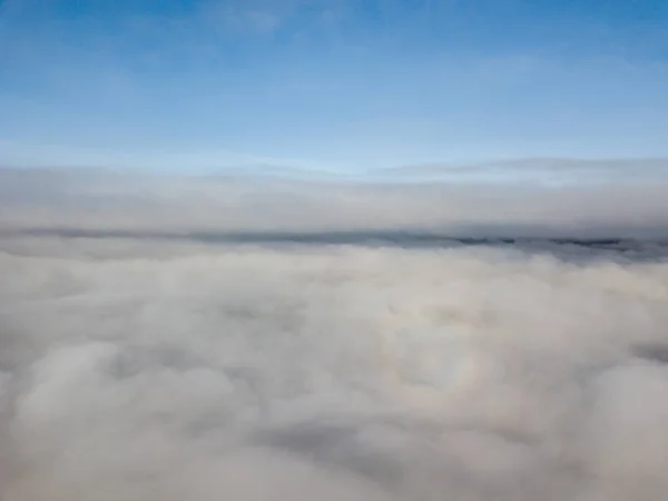 Αεροφωτογραφία Του Αγροτικού Τοπίου Στην Ελβετία Που Καλύπτεται Από Ομίχλη — Φωτογραφία Αρχείου