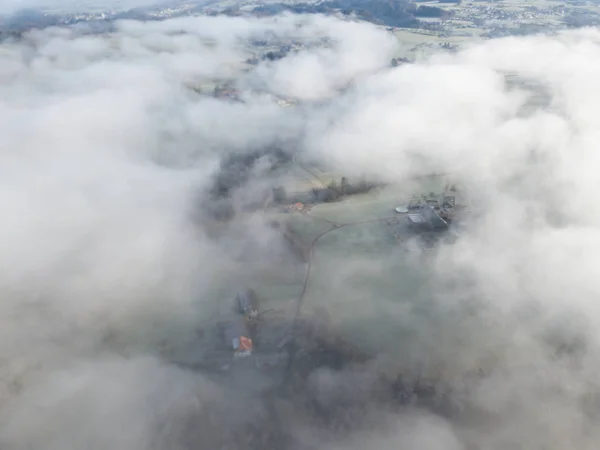 Pemandangan Pedesaan Swiss Tertutup Kabut — Stok Foto
