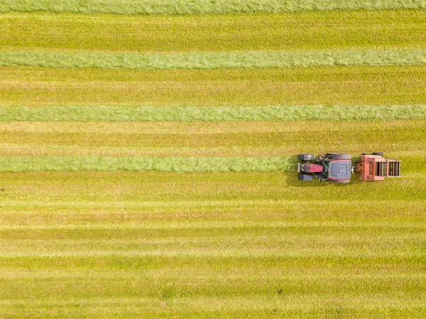 Widok Lotu Ptaka Traktor Rolniczy — Zdjęcie stockowe
