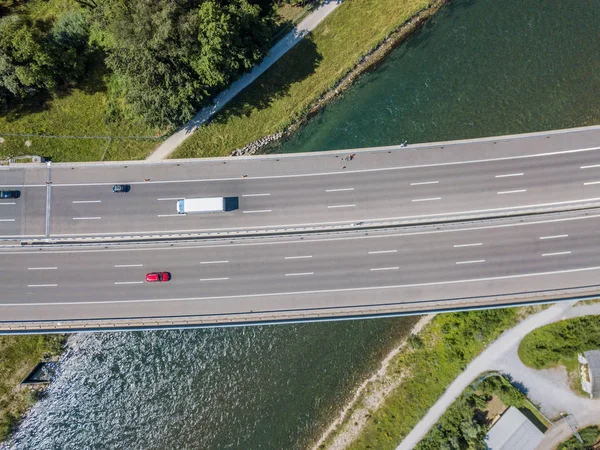 Pemandangan Udara Jembatan Jalan Raya Atas Sungai Dekat Zurich — Stok Foto