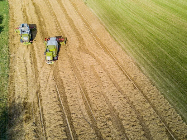 Вид Воздуха Тракторы Сельскохозяйственном Поле — стоковое фото