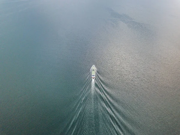 Vista Aérea Navio Ferry Passageiros Que Navega Lago Suíça — Fotografia de Stock