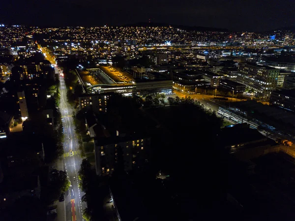 Vista Aérea Cidade Europeia Noite Com Luzes Brilhantes — Fotografia de Stock