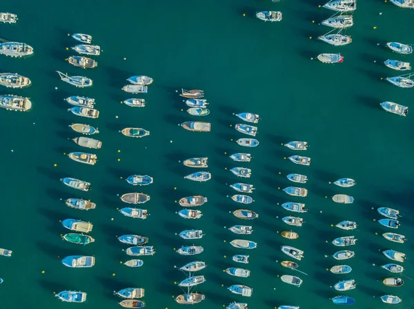 Luftaufnahme Vieler Boote Und Yachten Die Wasser Verankert Sind Hafen — Stockfoto