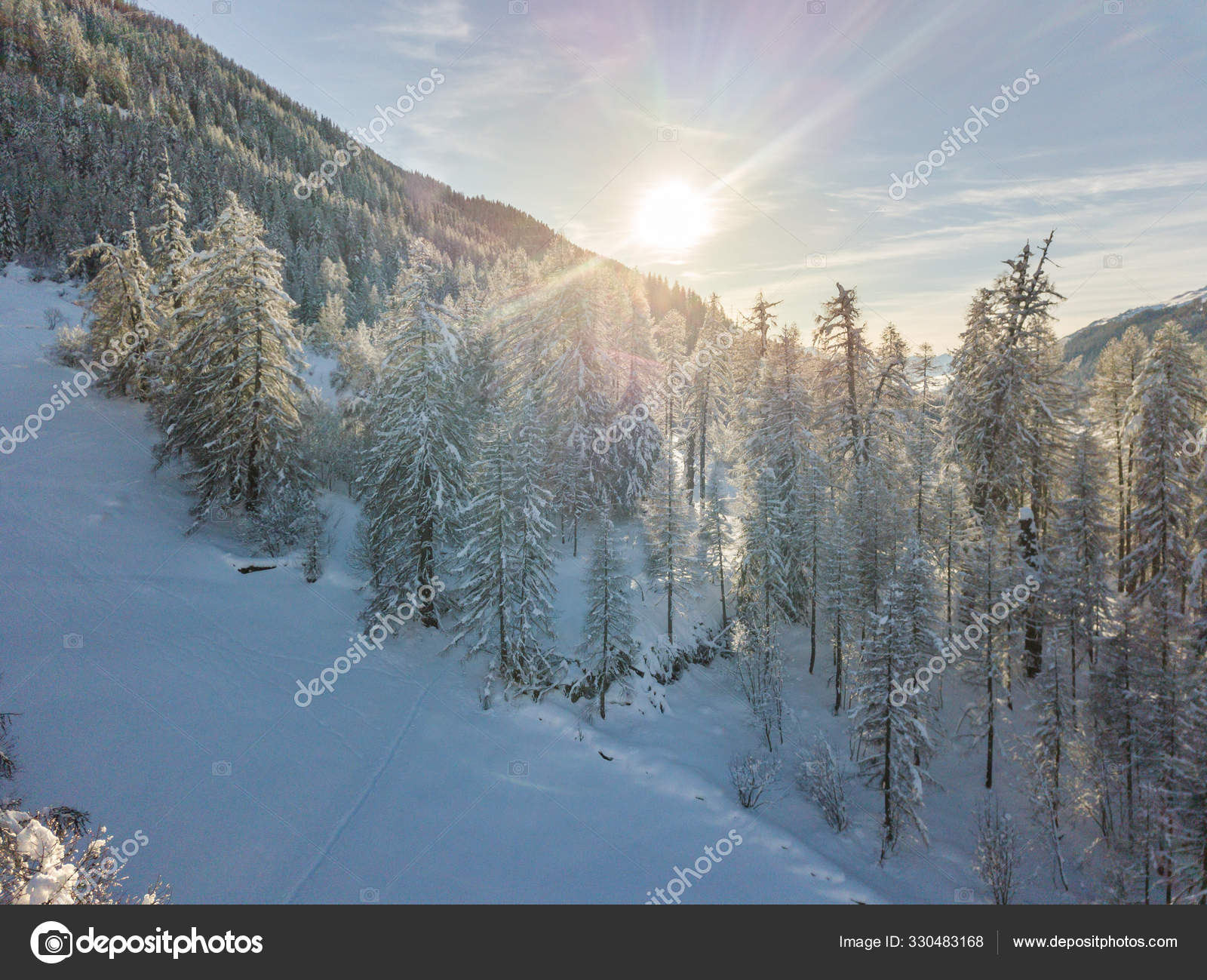 雪に覆われたモミの木の空中風景 無料のストック写真 C Oiramn