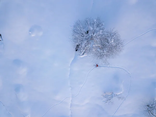 Vista Aérea Montanhista Caminhadas Para Cima Com Turismo Esqui Neve — Fotografia de Stock