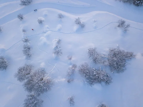Vista Aérea Montanhista Caminhadas Para Cima Com Turismo Esqui Neve — Fotografia de Stock