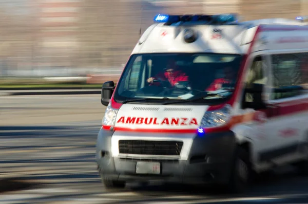Ambulance Italie Conduite Urgence Très Rapide Avec Ligh Bleu Images De Stock Libres De Droits