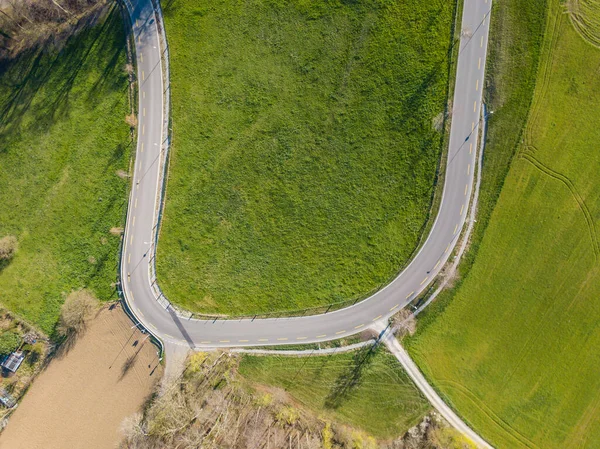 Luftaufnahme Der Straße Durch Ländliche Gebiete Grasfelder Neben Asphaltierten Straßen — Stockfoto