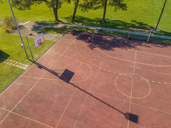 Luftaufnahme Des Roten Fußball Und Basketballfeldes — Stockfoto