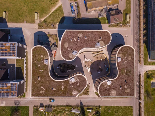 Avrupa Kentindeki Yerleşim Alanındaki Binanın Havadan Görünüşü — Stok fotoğraf