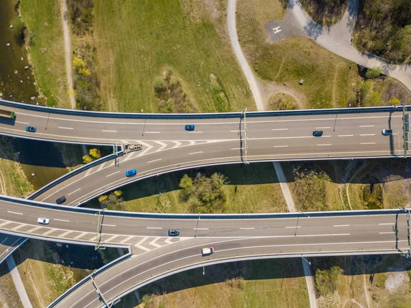 スイスの高速道路の空中ビューは チューリッヒにつながります チューリッヒへの高速道路の大きな交差点 — ストック写真