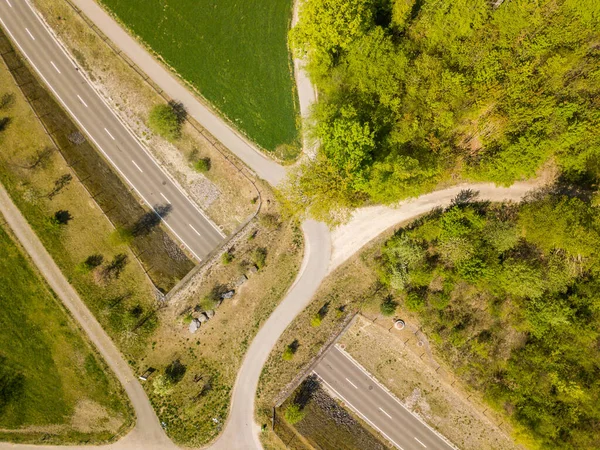 Pemandangan Udara Satwa Liar Melintasi Jalan Swiss — Stok Foto