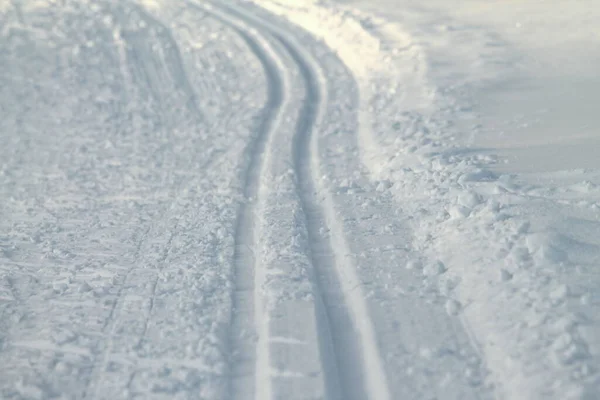 雪地滑雪道，积极的寒假理念. — 图库照片