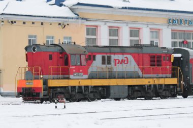 05.01.2020, Rusya, Syctyvkar, tren istasyondan kalkmak için bekliyor..