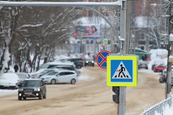 Pedestrian crossing sign on a busy street background. — 스톡 사진