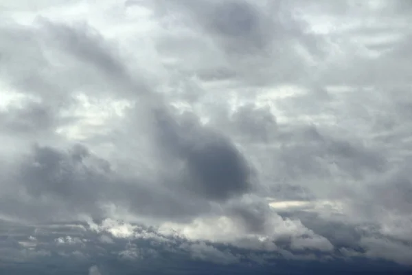 Molnblå Himmel Med Vita Och Grå Moln Bakgrund För Text — Stockfoto