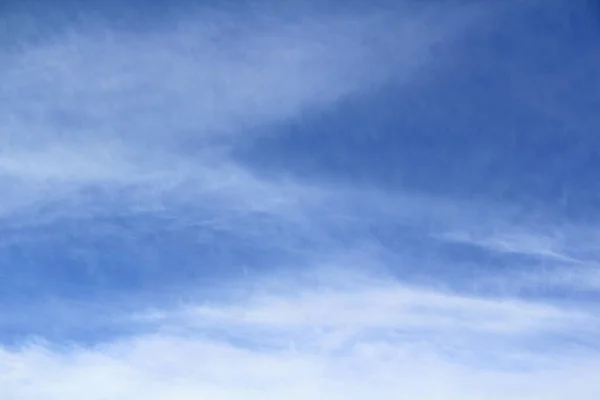 Bewolkt Blauwe Lucht Met Witte Grijze Wolken Achtergrond Voor Tekst — Stockfoto