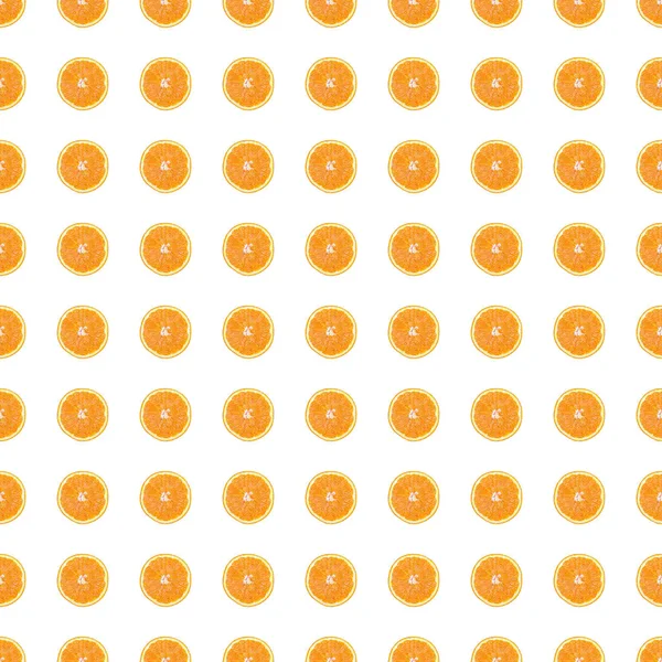 İzole edilmiş portakal dilimlerinin kusursuz deseni. Arkaplan, tasarım ve ambalaj için duvar kağıdı — Stok fotoğraf