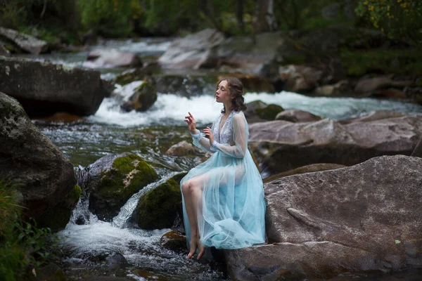 Cuento Sirena Cuento Del Río Ninfa Chica Con Vestido Azul — Foto de Stock