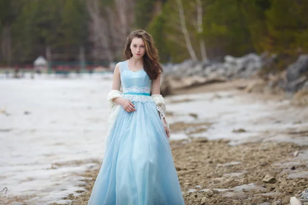 Die Geschichte Der Prinzessin Ein Mädchen Einem Blauen Prachtvollen Kleid — Stockfoto
