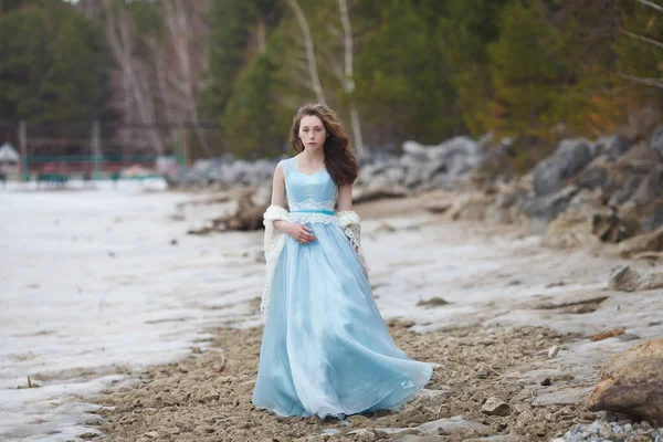 Die Geschichte Der Prinzessin Ein Mädchen Einem Blauen Prachtvollen Kleid — Stockfoto