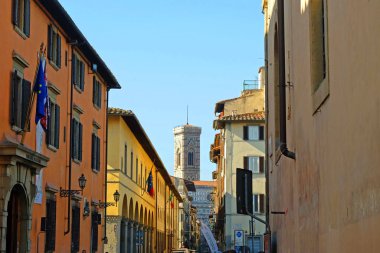 Florent 'te eski binası olan güzel bir cadde. 