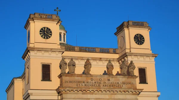 Macaristan Kentindeki Varsayım Katedrali Nin Çevirisi Cennetin Baş Meleği Olarak — Stok fotoğraf