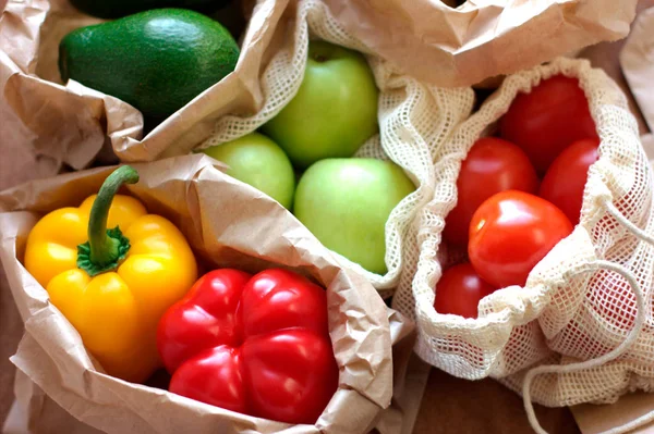 Eco friendly reusable shopping bags with fruits — Stock Photo, Image