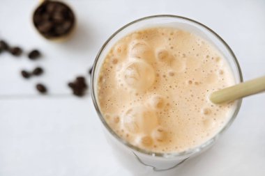 Soğuk kahve protein milkshake içeceği bardakta.. 