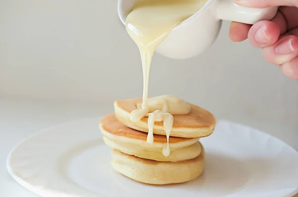Trendy asian food, Fluffy Japanese souffle pancakes — Stock Photo, Image