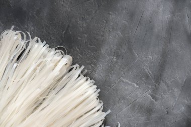 Geleneksel Vietnam usulü erişte. Asya pho bo çorbası için malzeme.. 