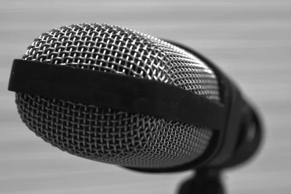 İzole edilmiş mikrofon detaylarını kapat