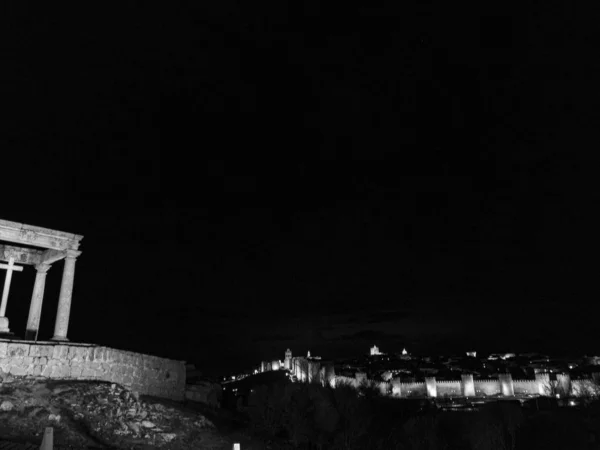 Avila surunun batı tarafının görüntüsü.