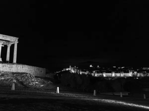 Avila surunun batı tarafının görüntüsü.