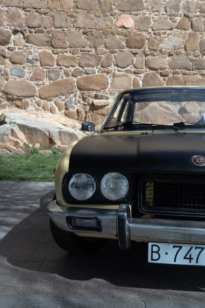 Klasik araba ön ışıkları kapatın.