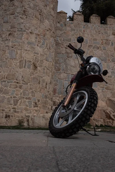 Klassisches Motorrad Bei Einer Meetup Show Hintergrund Die Mauer Von — Stockfoto