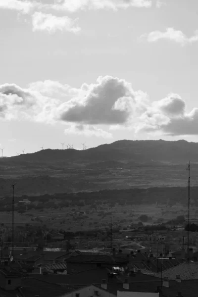 Avila 'nın görüşleri ve şehrin yakınındaki dosyalar..