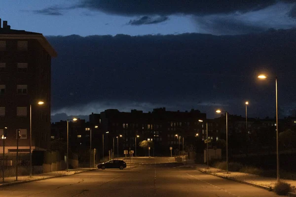 夜の街に誰もいない — ストック写真